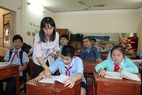 Người mẹ hiền của học sinh khuyết tật 